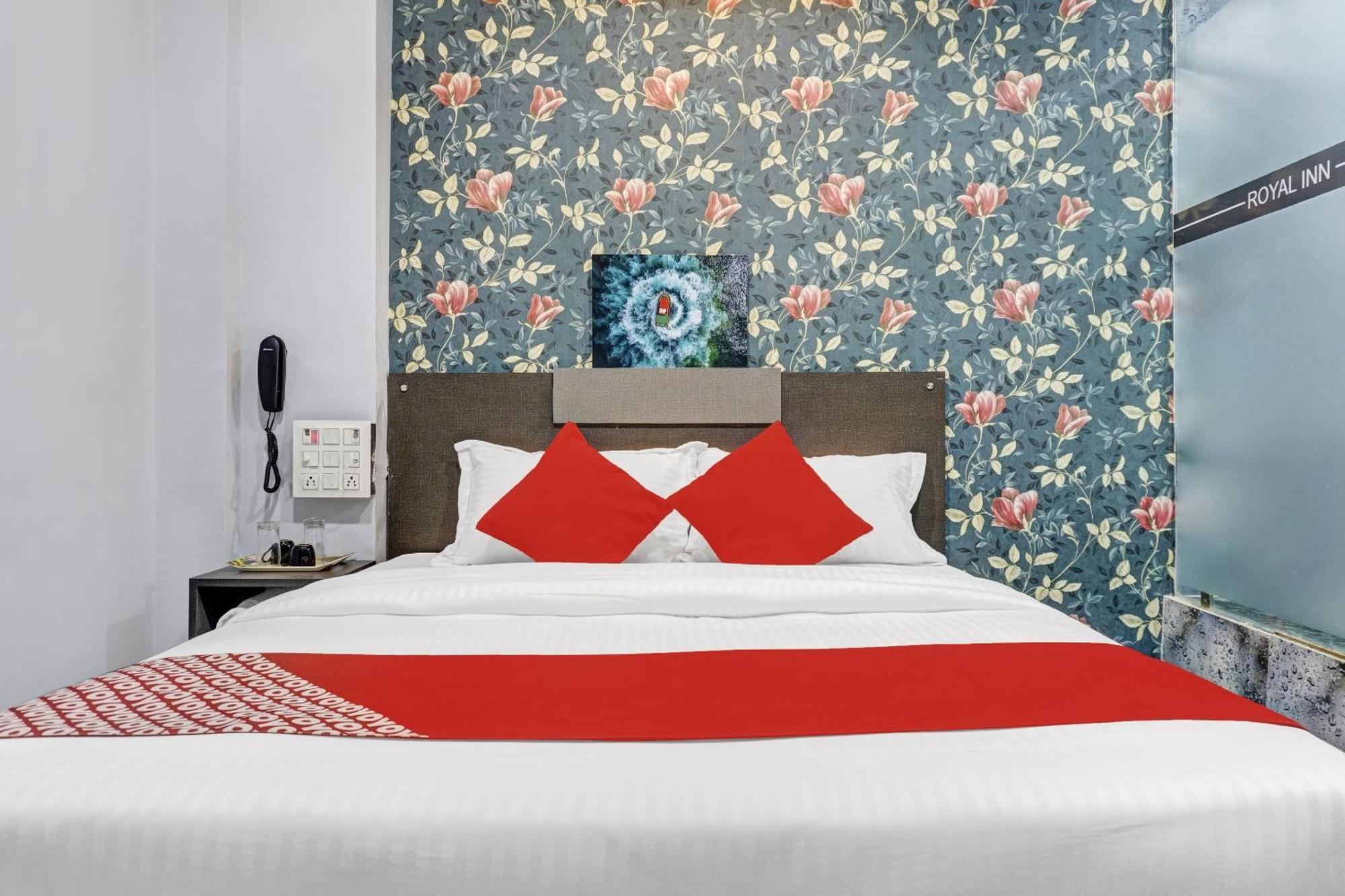 Oyo Flagship Hotel Royal Inn Σουράτ Εξωτερικό φωτογραφία