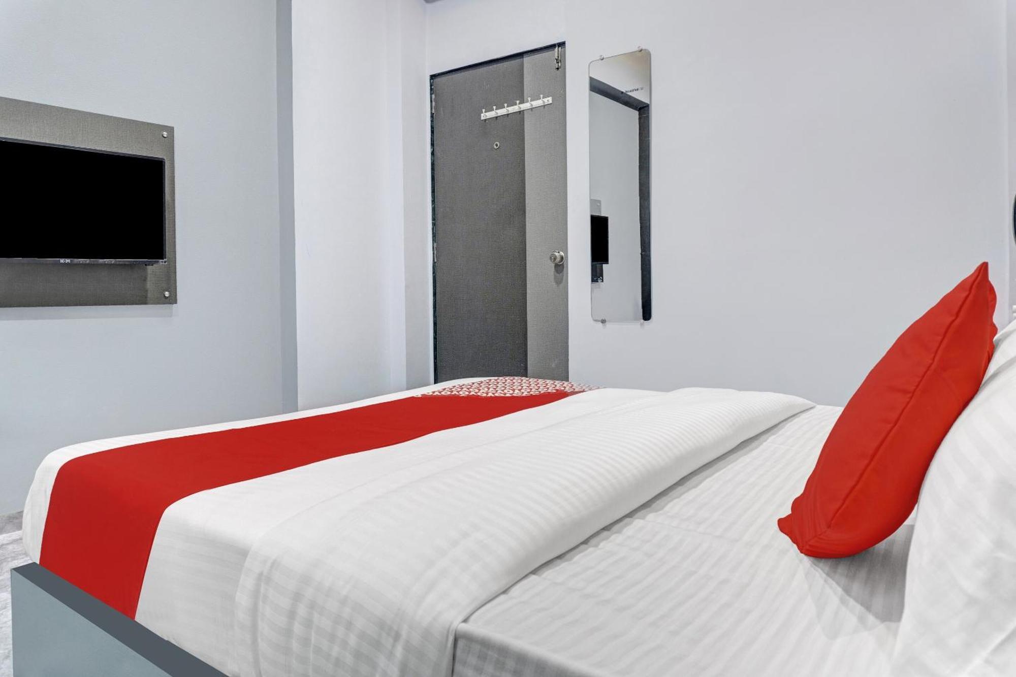 Oyo Flagship Hotel Royal Inn Σουράτ Εξωτερικό φωτογραφία