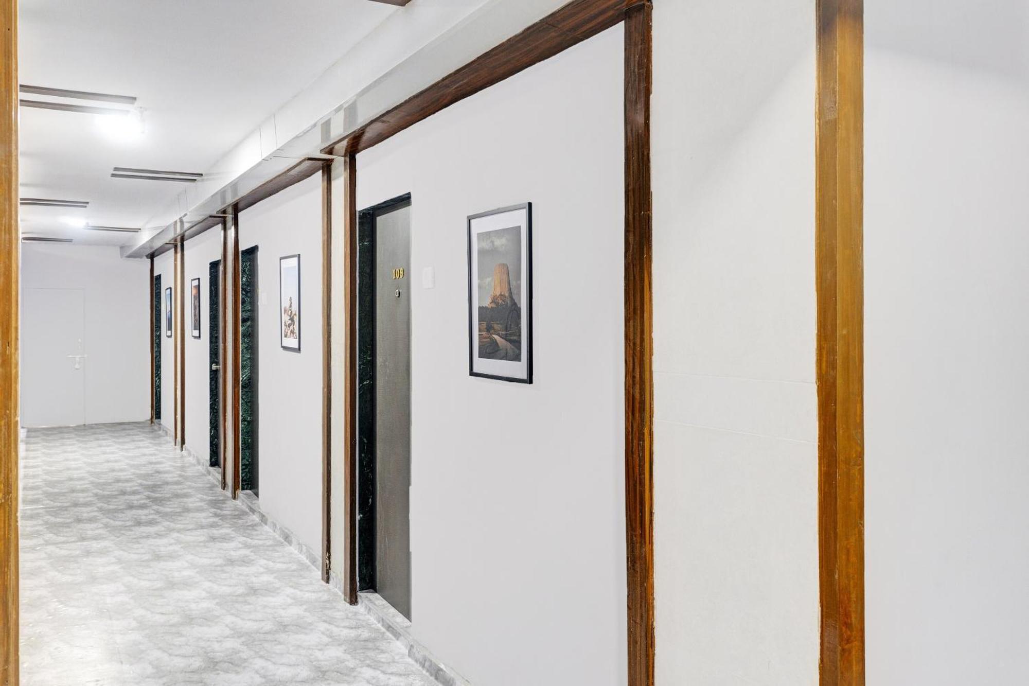 Oyo Flagship Hotel Royal Inn Σουράτ Εξωτερικό φωτογραφία