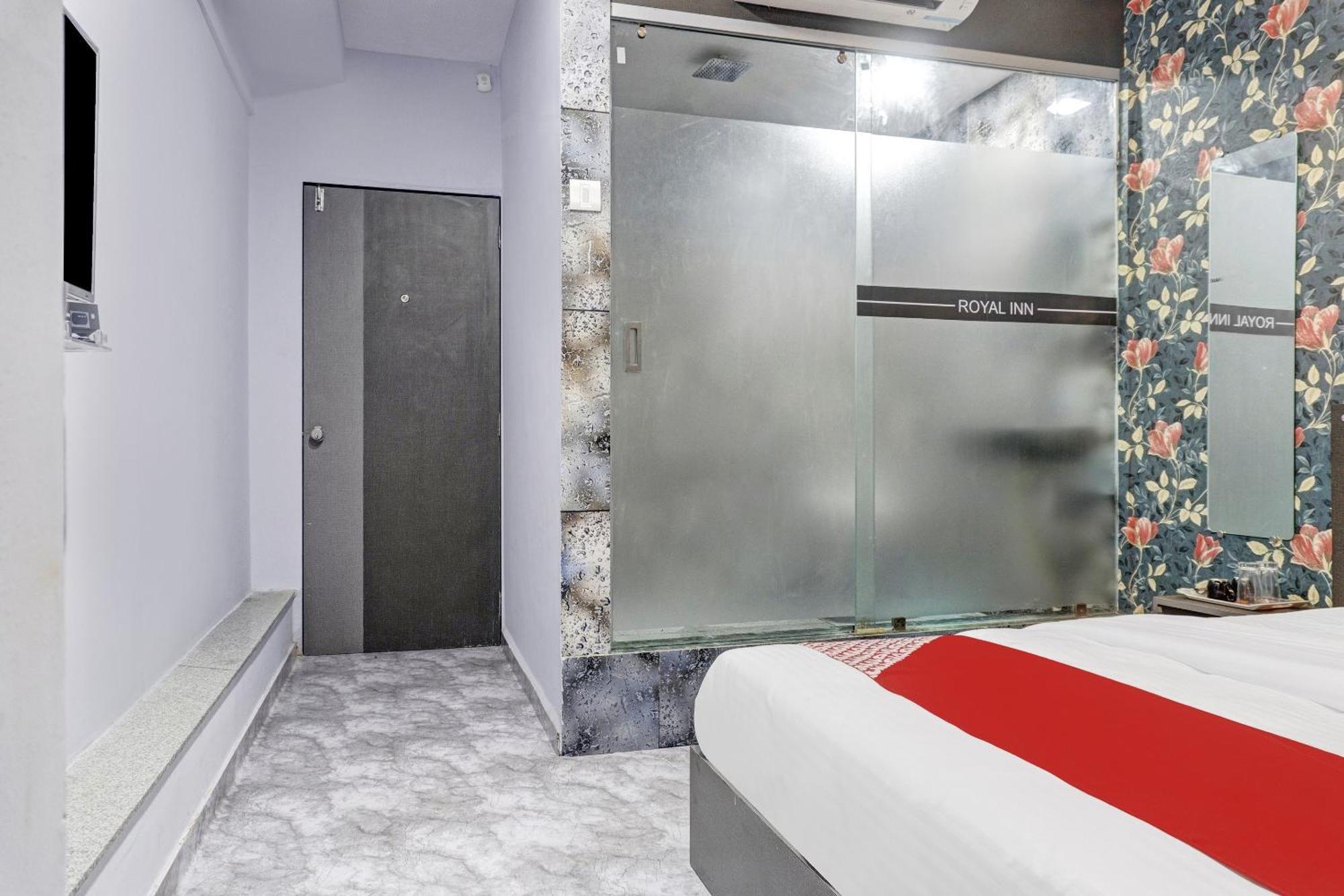 Oyo Flagship Hotel Royal Inn Σουράτ Εξωτερικό φωτογραφία