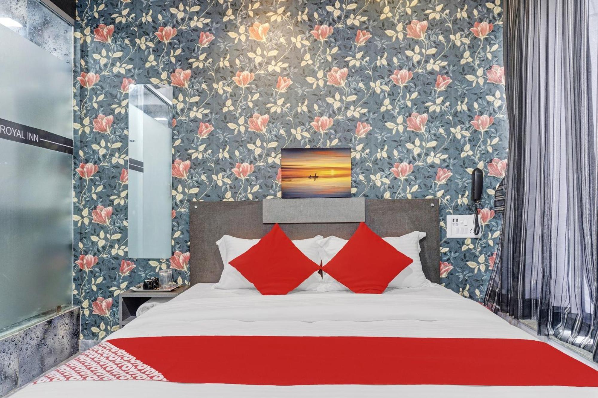Oyo Flagship Hotel Royal Inn Σουράτ Εξωτερικό φωτογραφία