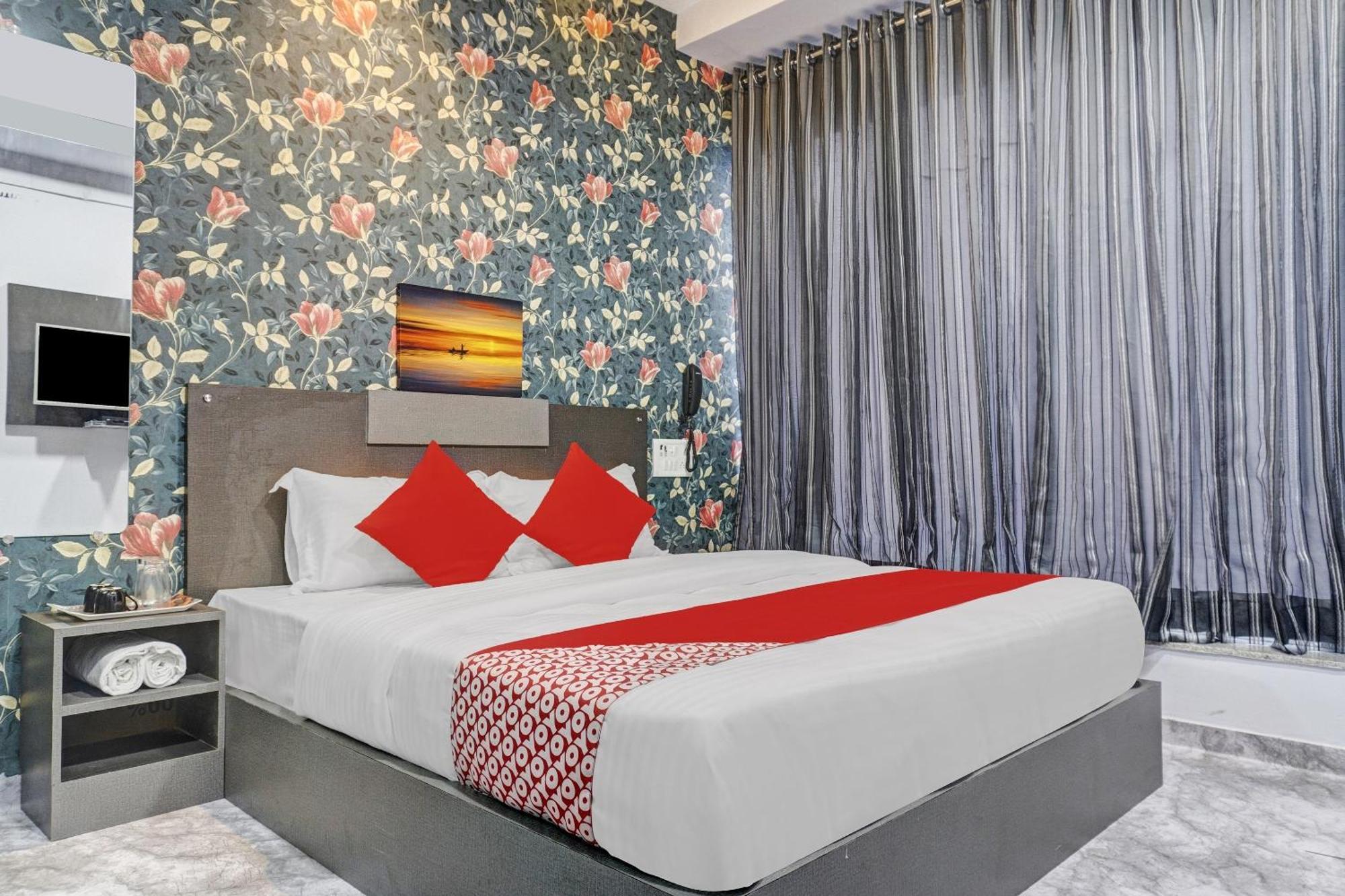 Oyo Flagship Hotel Royal Inn Σουράτ Εξωτερικό φωτογραφία